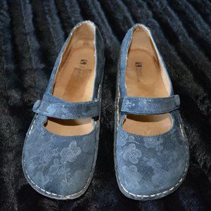 White Mountain Mary Jane shoes navy 8.5 leather